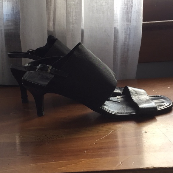 Vintage Chanel Sandals w/ kitten heel - Picture 2 of 8