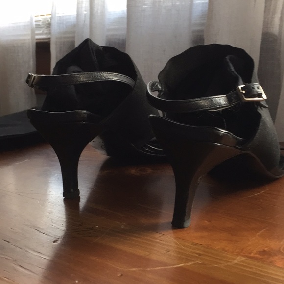 Vintage Chanel Sandals w/ kitten heel - Picture 4 of 8
