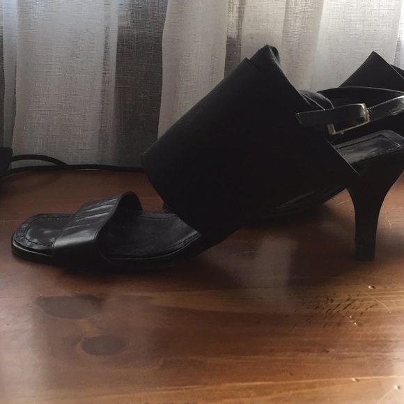 Vintage Chanel Sandals w/ kitten heel - Picture 5 of 8