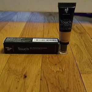 Younique mineral touch skin perfecting concealer
