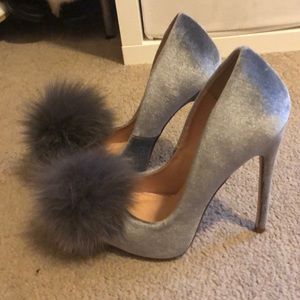 Grey velvet pumps