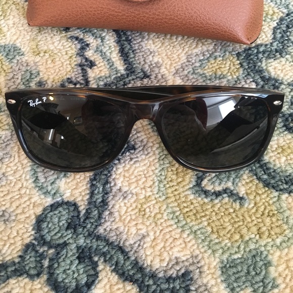 Large tortoise polarized RayBan Wayfarer