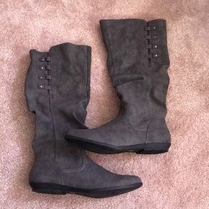 Cliffs White Mountain NWT Gray Sueded Boots 10