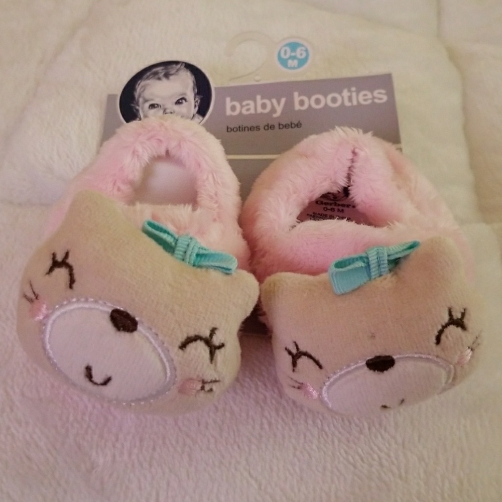 BABY GIRL BOOTIES SIZE 0-6 MONTHS NEW WITH TAGS