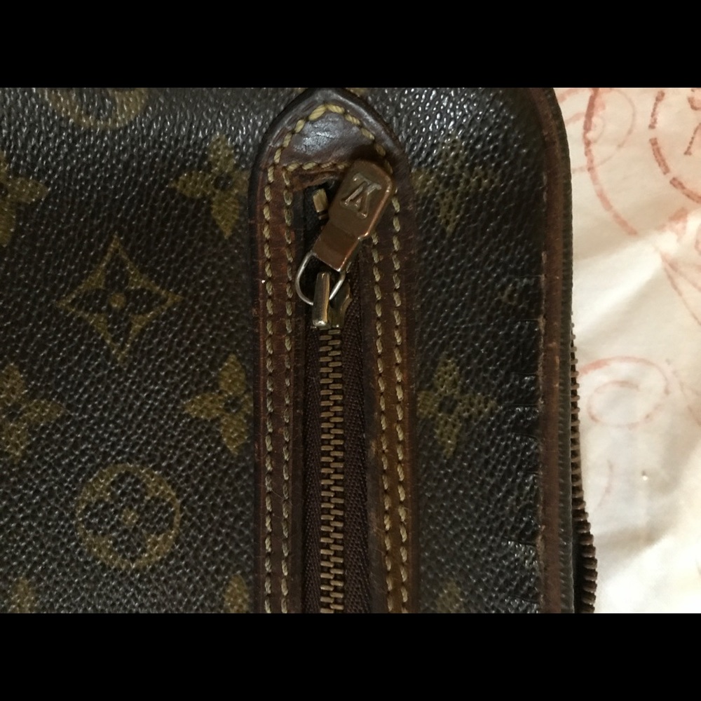 ✅SOLD ✅ Authentic Louis Vuitton Marly - Picture 5 of 7