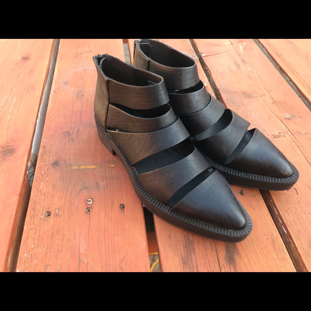 YRU katana booties