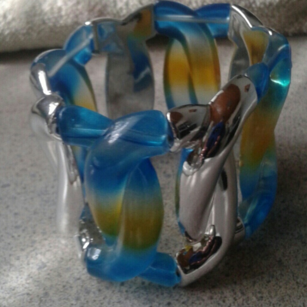 Vintage Pretty strechy aqua yellow bracelet unique look real pretty