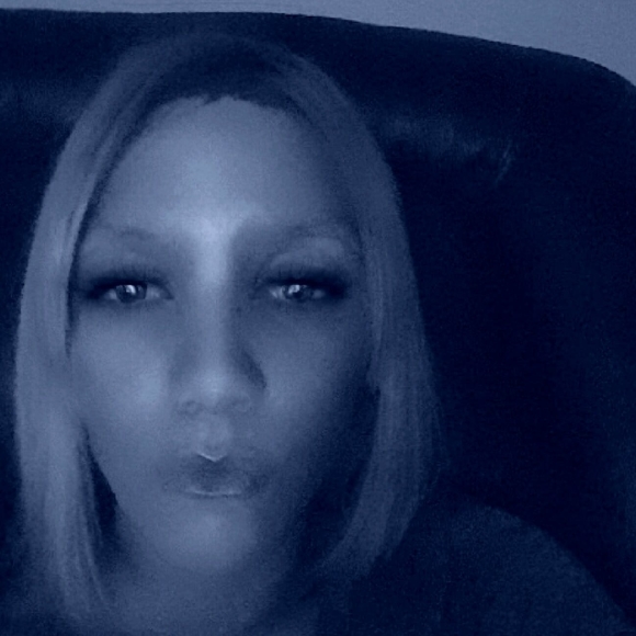 Meet your Posher, Julie - Picture 1 of 1