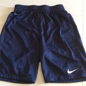 Men’s Nike medium dry-fit no pockets