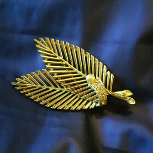 Gold double leaf rhinestones and pearl brooch