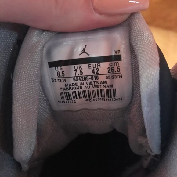 MENS JORDANS - Picture 2 of 4