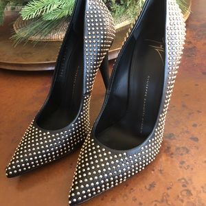 NEW - Giuseppe Zanotti Black & Gold Studded Pumps