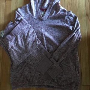 Authentic Ugg Heathered Burgundy Women’s Outfit