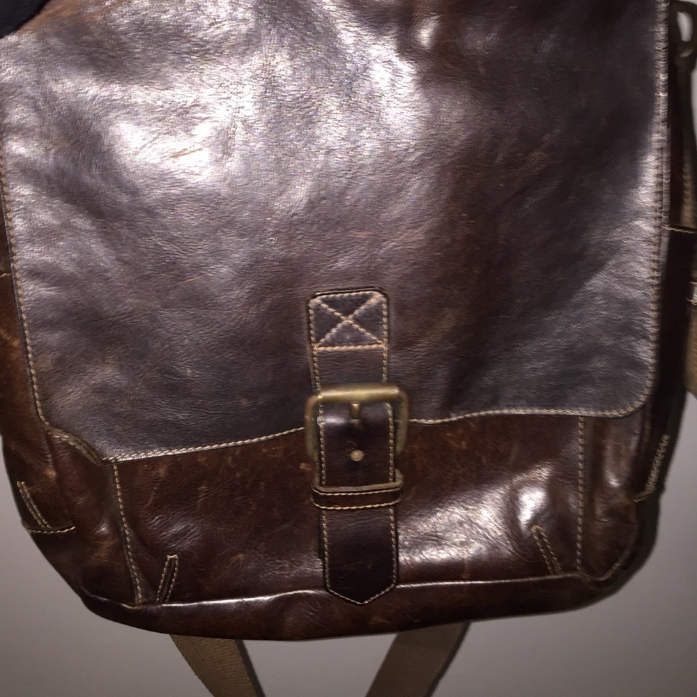 Italian genuine leather crossbody bag.