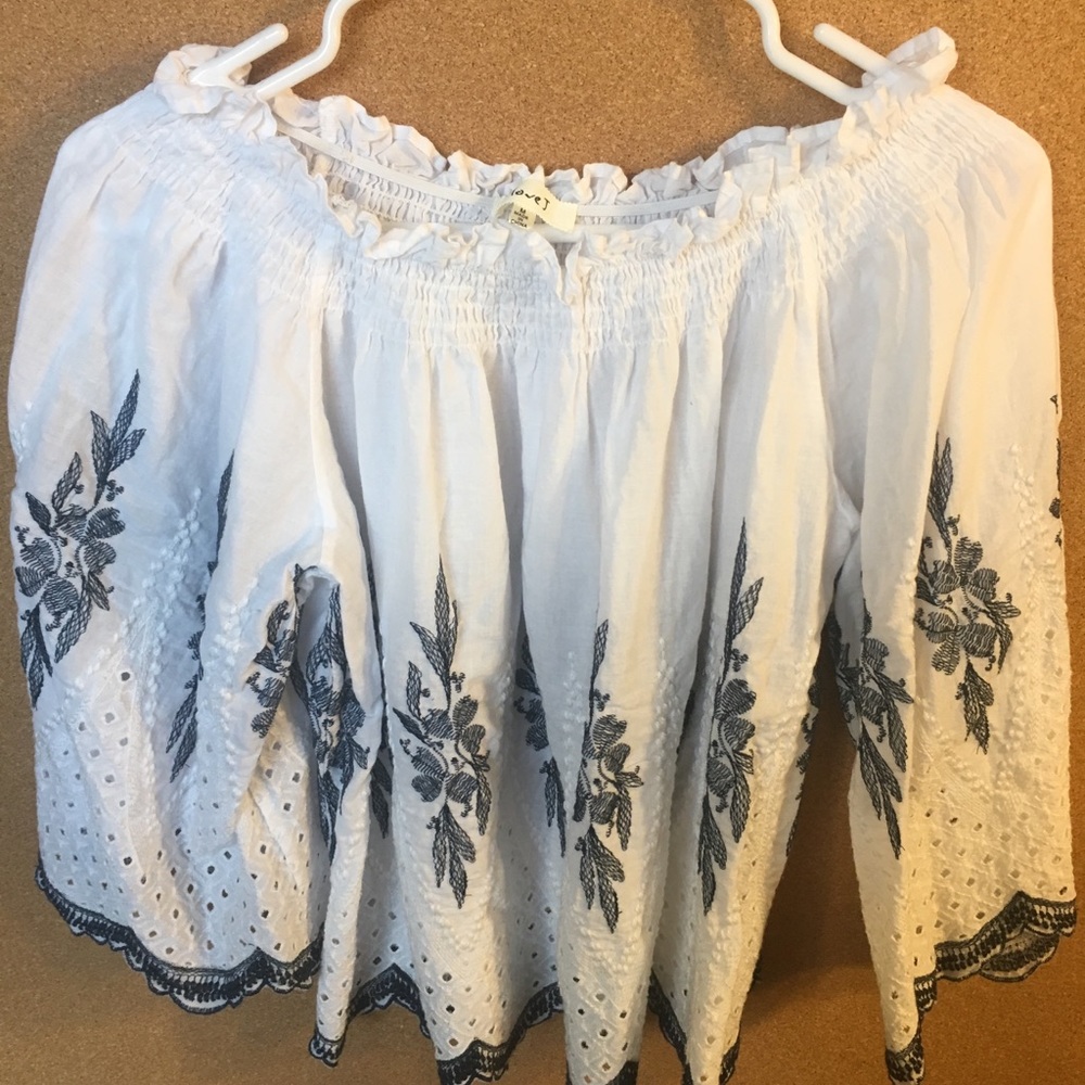Off the shoulder long sleeve blouse