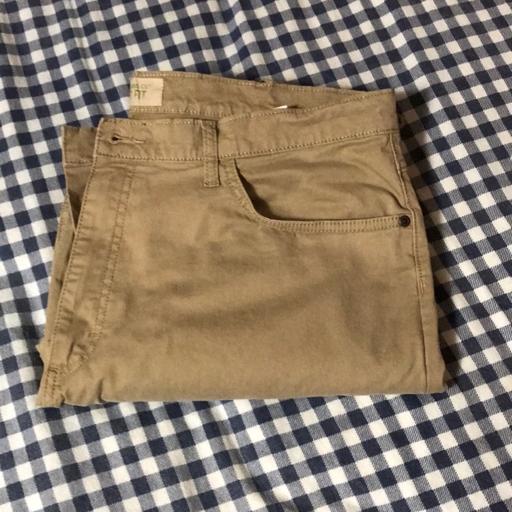 Wrangler jeans. Khaki color.