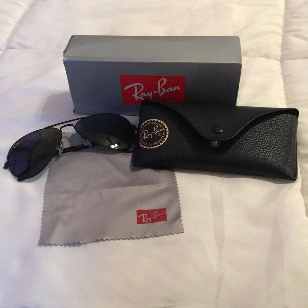 Brand new black Ray-Ban Aviator Classics