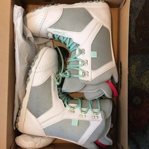 DC Karma women’s snowboard boots