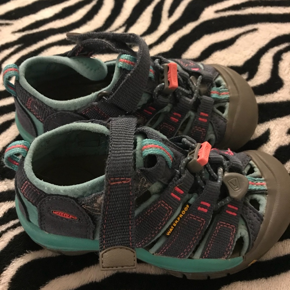 Toddler Girl Keens