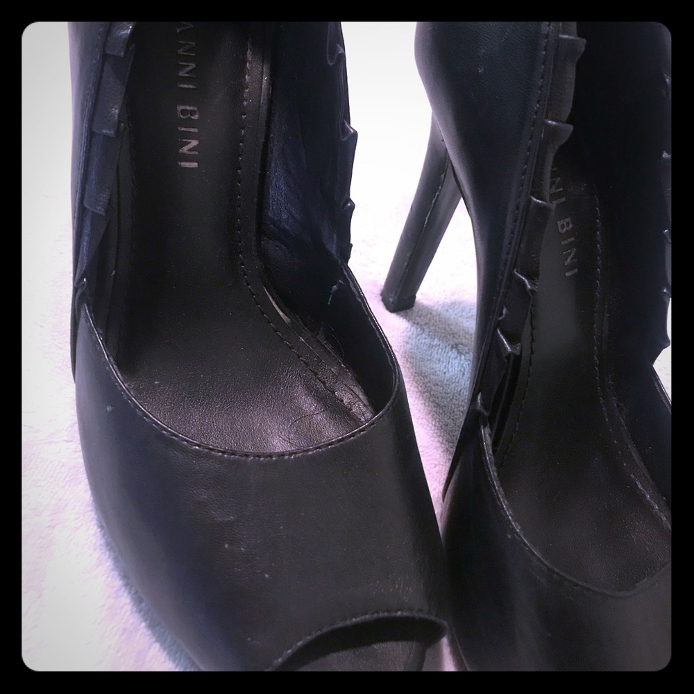 Gianni Bini Black leather open toe heels