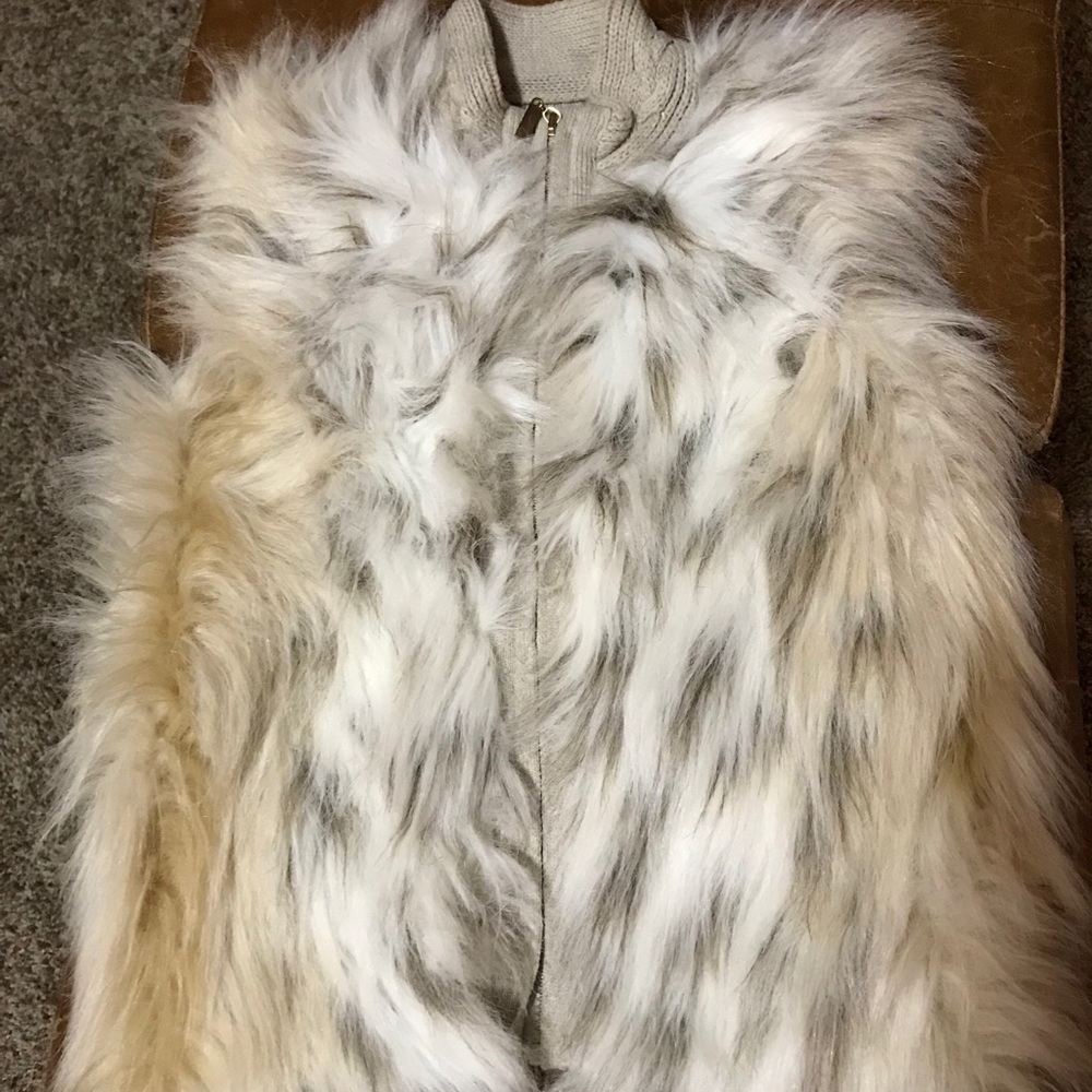 Girls Mayoral faux fur vest. Sz 8