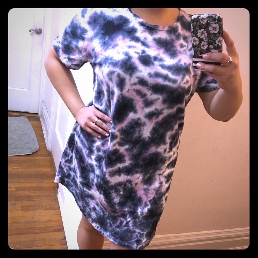 Tie day t-shirt dress