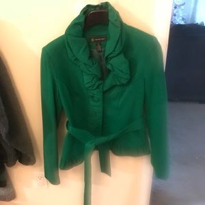 Green ruffled blazer. With a removable belt.