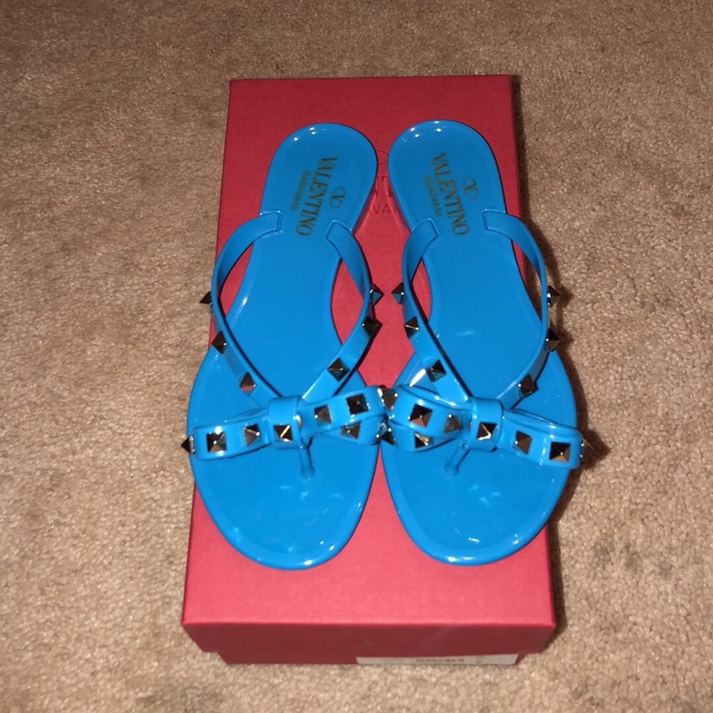 NIB VALENTINO ROCKSTUD FLIP FLOPS