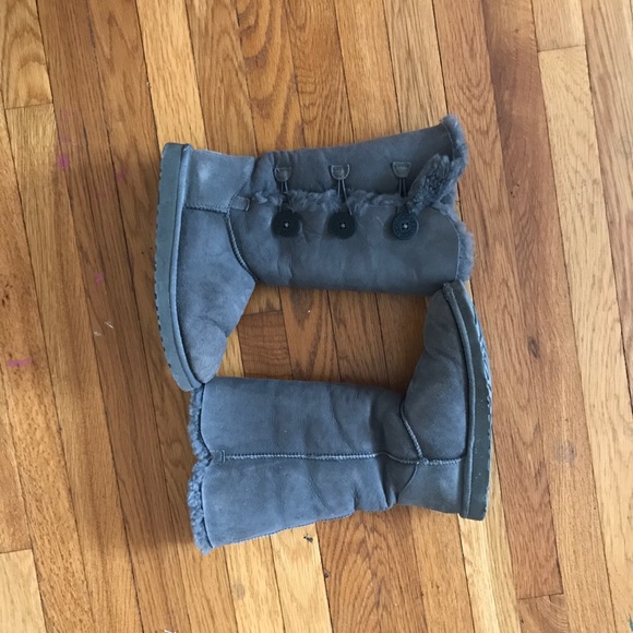 UGG Bailey Button boots size 8.5 - Picture 3 of 8