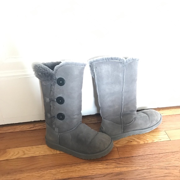 UGG Bailey Button boots size 8.5 - Picture 2 of 8