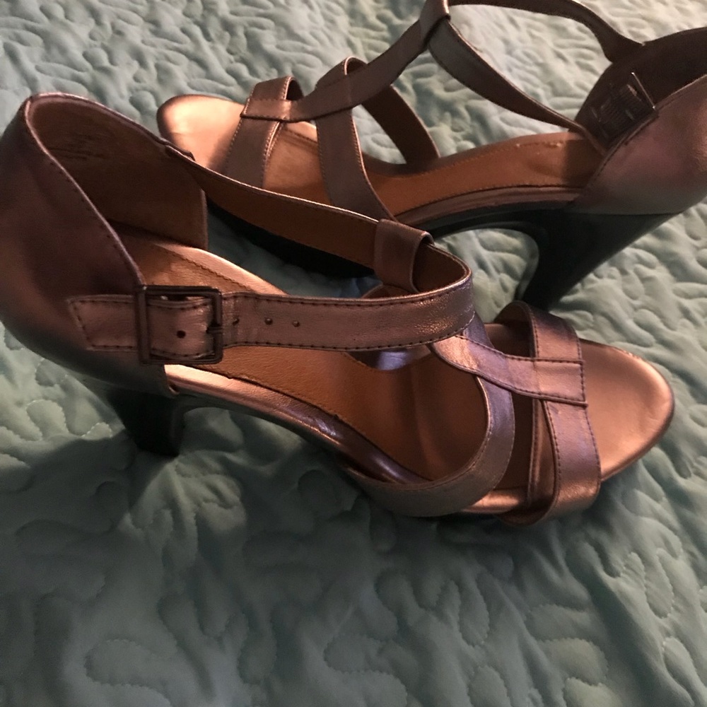 Shoes - Picture 3 of 3
