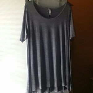 Lula Roe Perfect Tee L