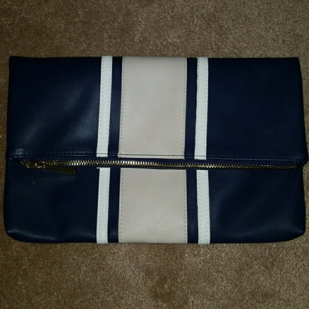 NWOT Clutch
