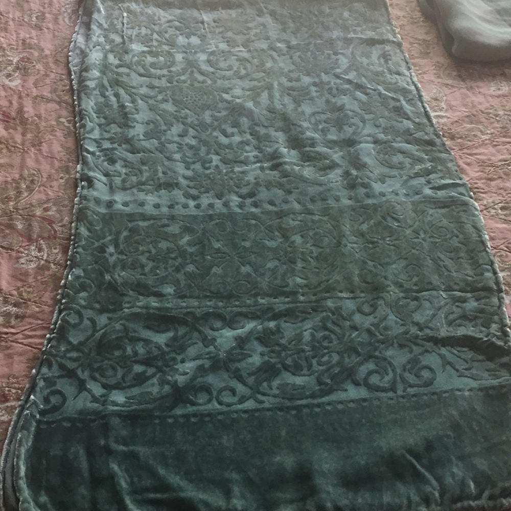 Velvet scarf