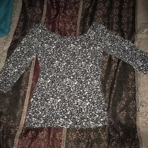 Tee shirt halved sleeved