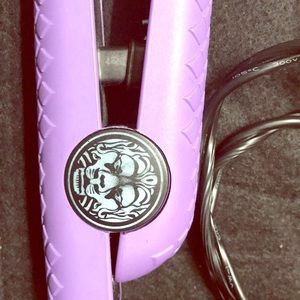 Lioness straightener