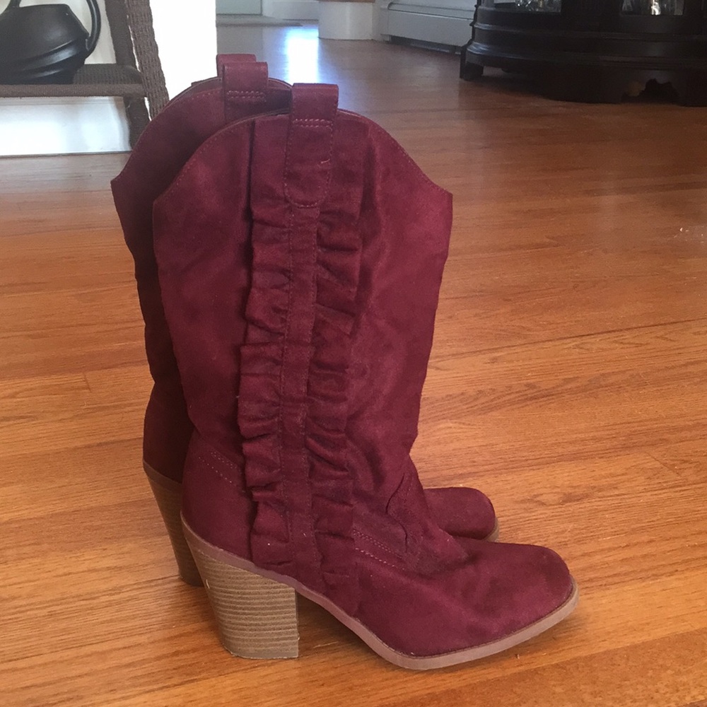 Kensie maroon side ruffle boots