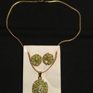 NWOT Necklace set