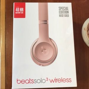 SPECIAL EDITION: ROSE GOLD BeatsSolo3 Wireless