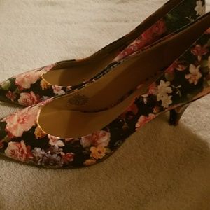 nine west floral heals