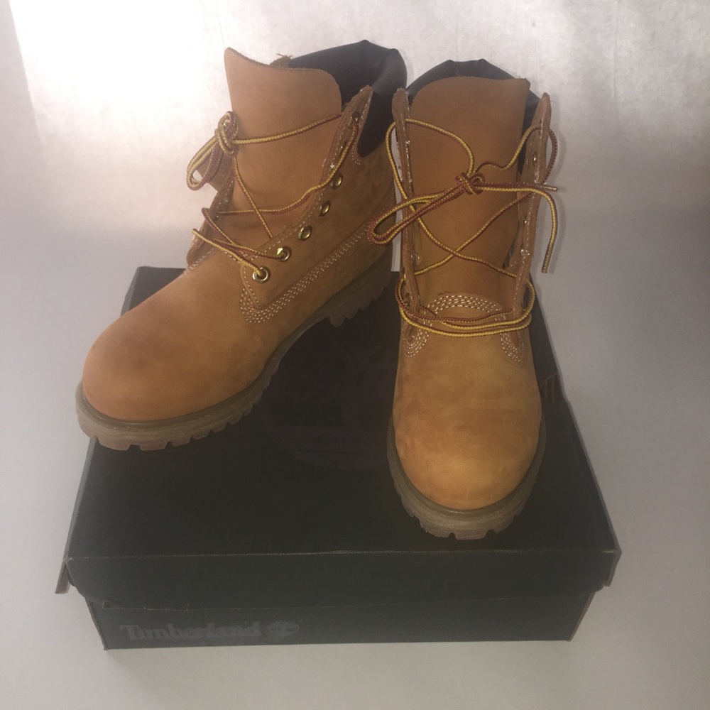 Men's Timberland classic boots size 7!