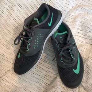 NIKE Women's Mint and Grey FITSOLE Sz 9 - New