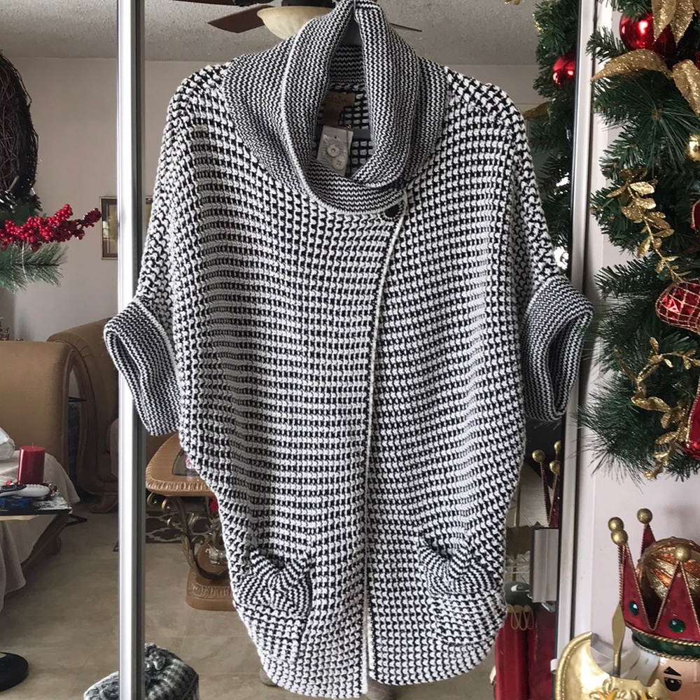 BLACK/SOFT IVORY KNIT JACKET