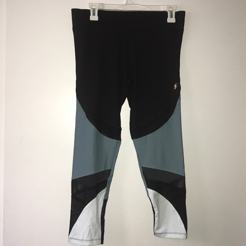 Victoria’s Secret Pink Ultimate Bonded Capri L