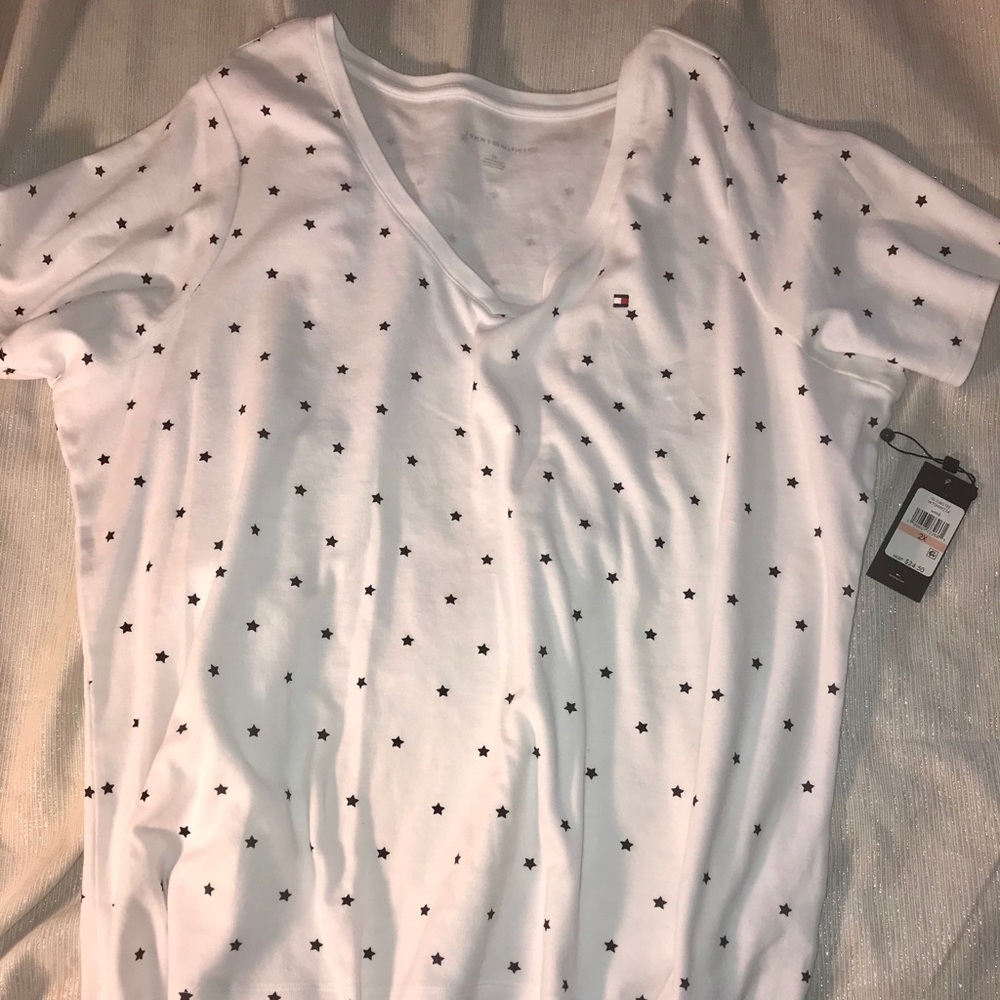 ⬇️$16 Tommy Hilfiger Blue Star tee NWOT