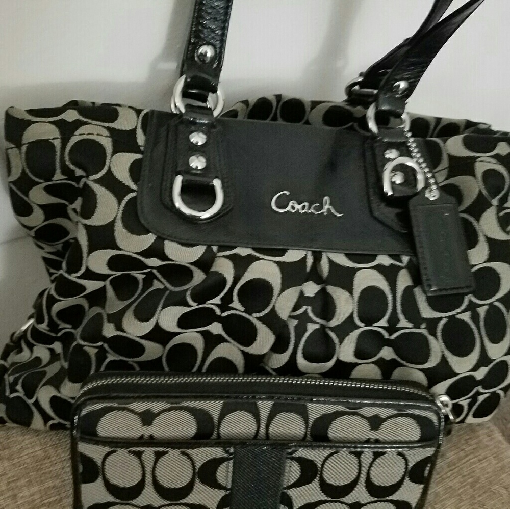 Coach purse and matching wallet