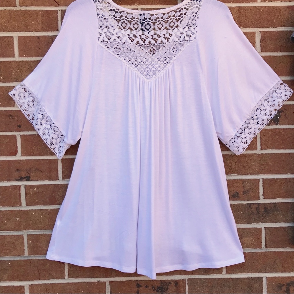 Perfect top with lace detail