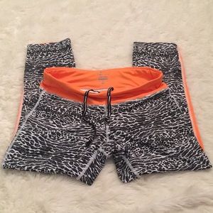 Women's Nike running cropped leggings- M