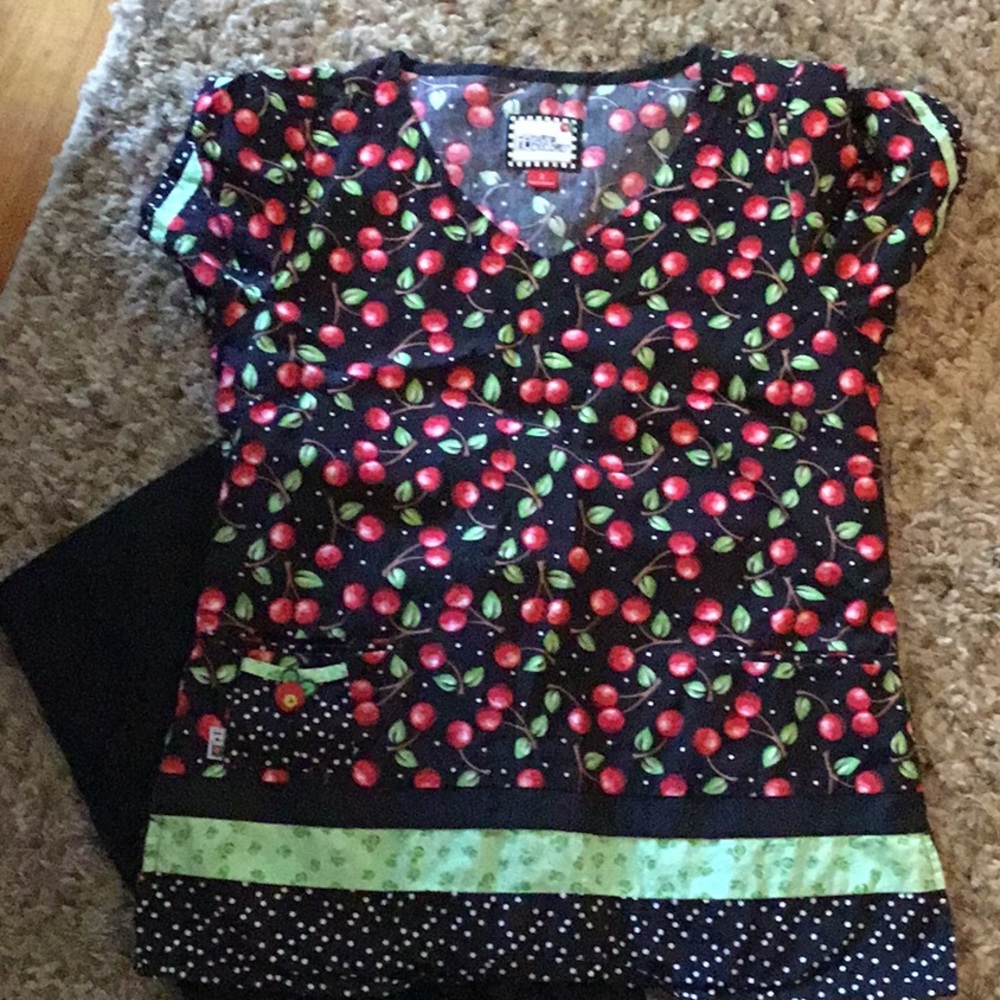 Scrub set size small