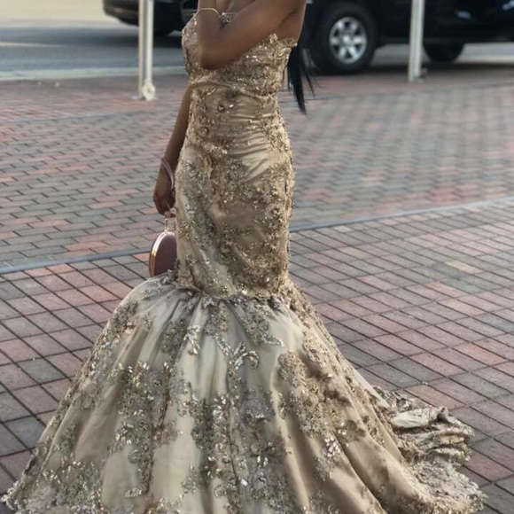 Prom dress , wedding dress , or formal dress - Picture 3 of 4